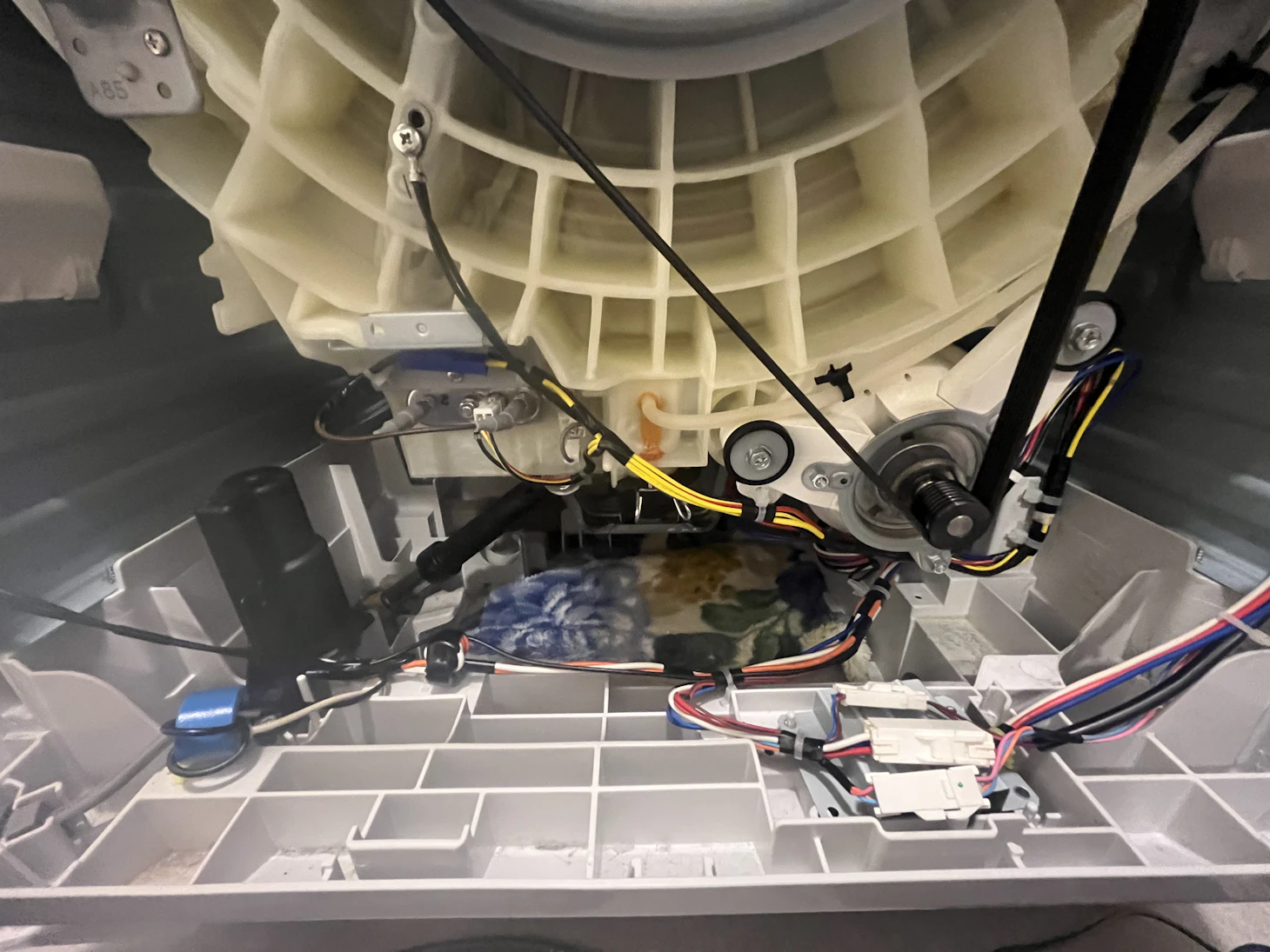 洗濯機から異音がする原因とは？機械的メカニズムに基づく故障診断と部位別修理費用・買い替え判断の完全ガイド