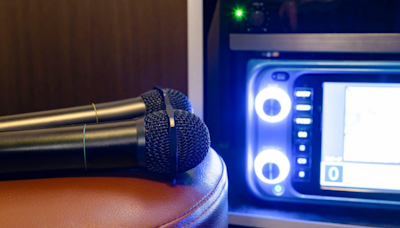 カラオケでギャラ飲みはあり?場所の選び方とおすすめの開催場所を解説| patoが運営する心を動かすエンタメでワクワクする未来を作るメディア