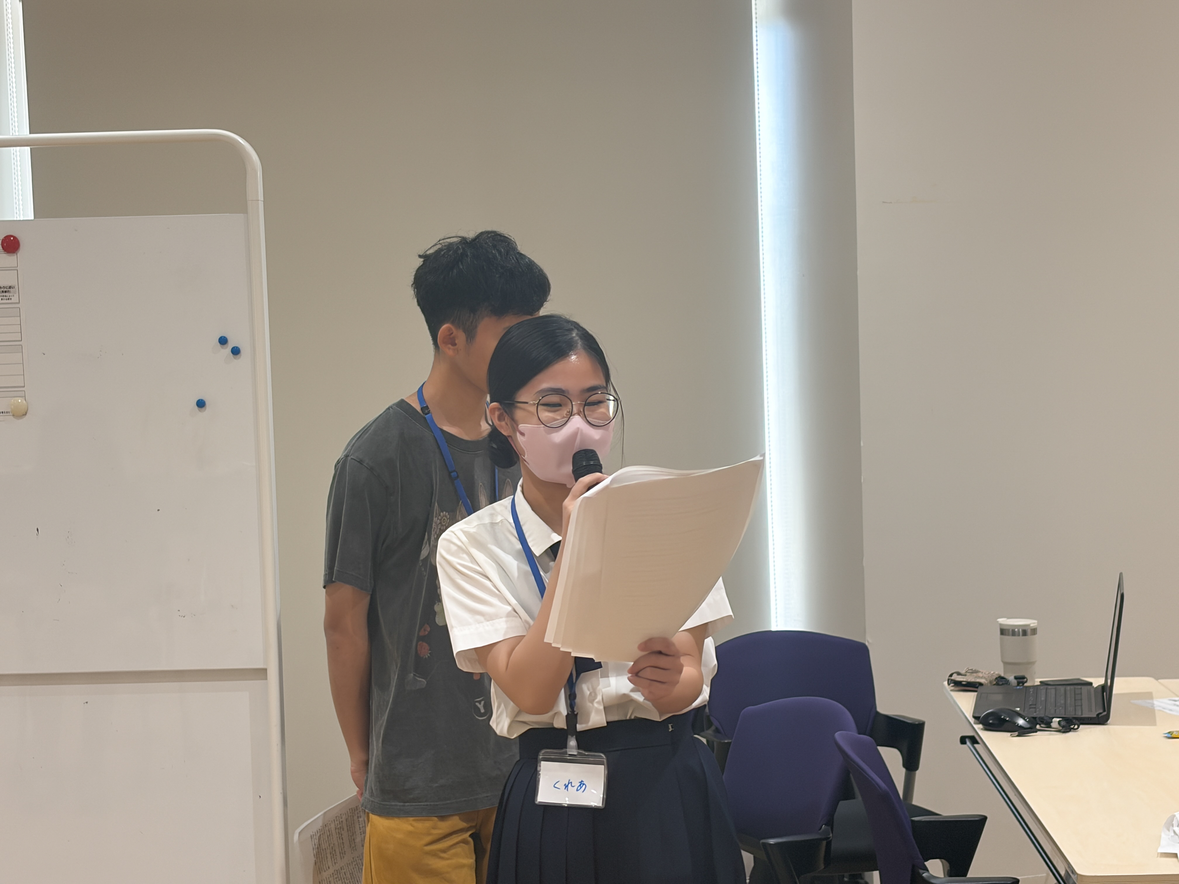 第4回市民会議のこども会議で、話し合った内容を発表する参加者