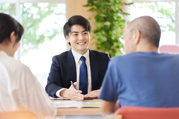 居宅介護支援事業所で相談する人