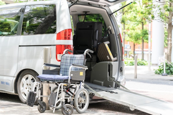デイサービスの送迎と車いす