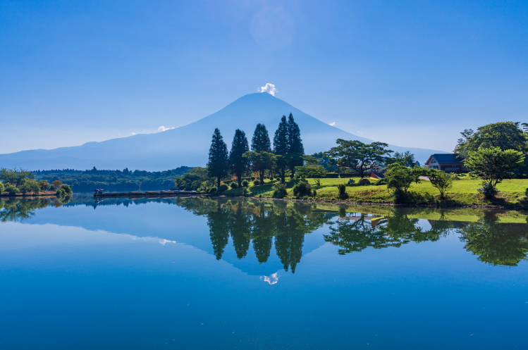 【難忘體驗！倒映富士山的經典美景】輕鬆享受湖畔免裝備露營
