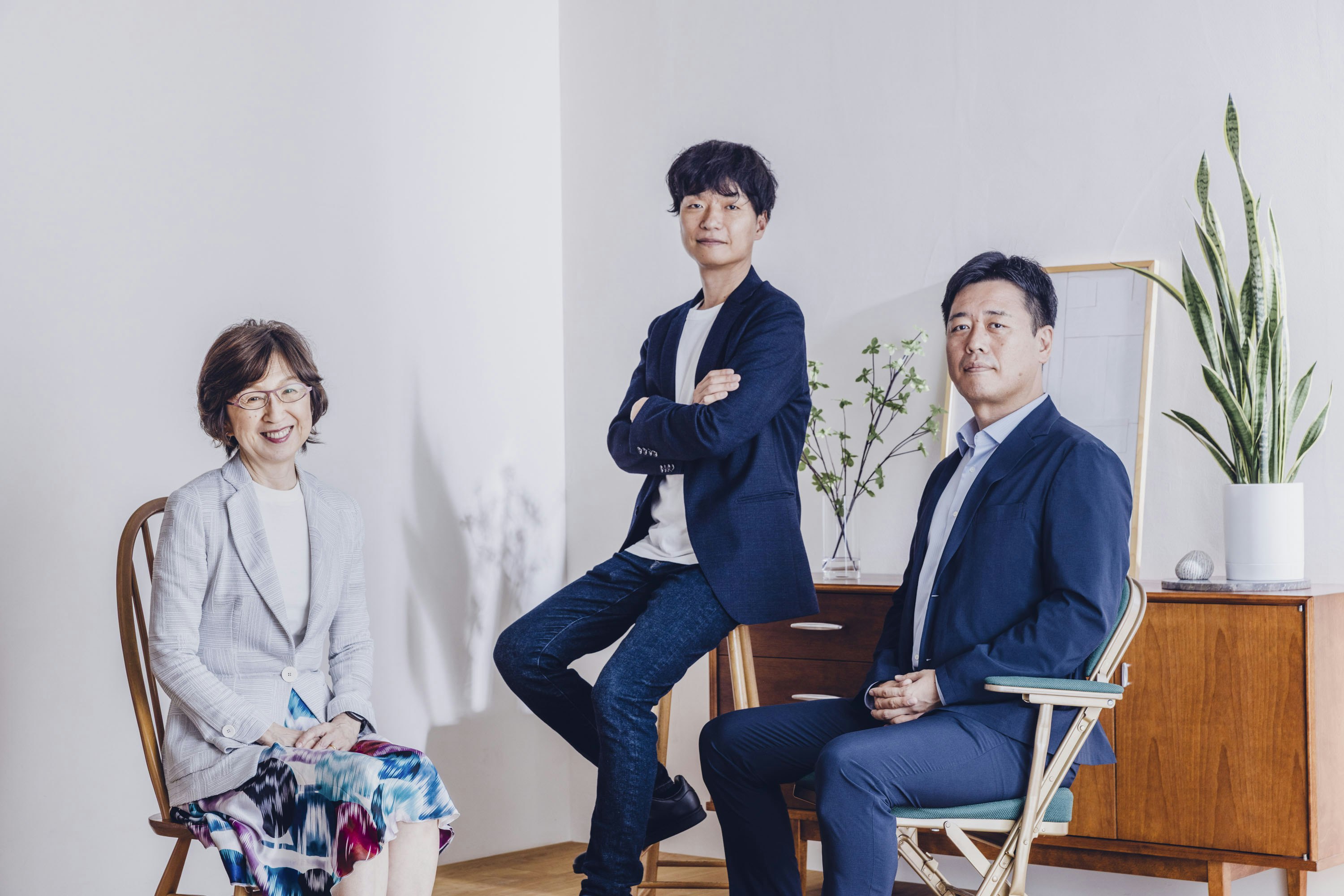 マネージングパートナー 南場智子(左)、川崎修平(中)、坂東龍(右)