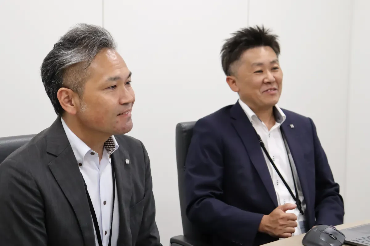 <p><span style="color:#333333">Mr. Ishii, Deputy Manager, Store Development Department, Pharmacy Division</span><br><span style="color:#333333">Mr. Misawa, Manager, Store Management Department</span></p>