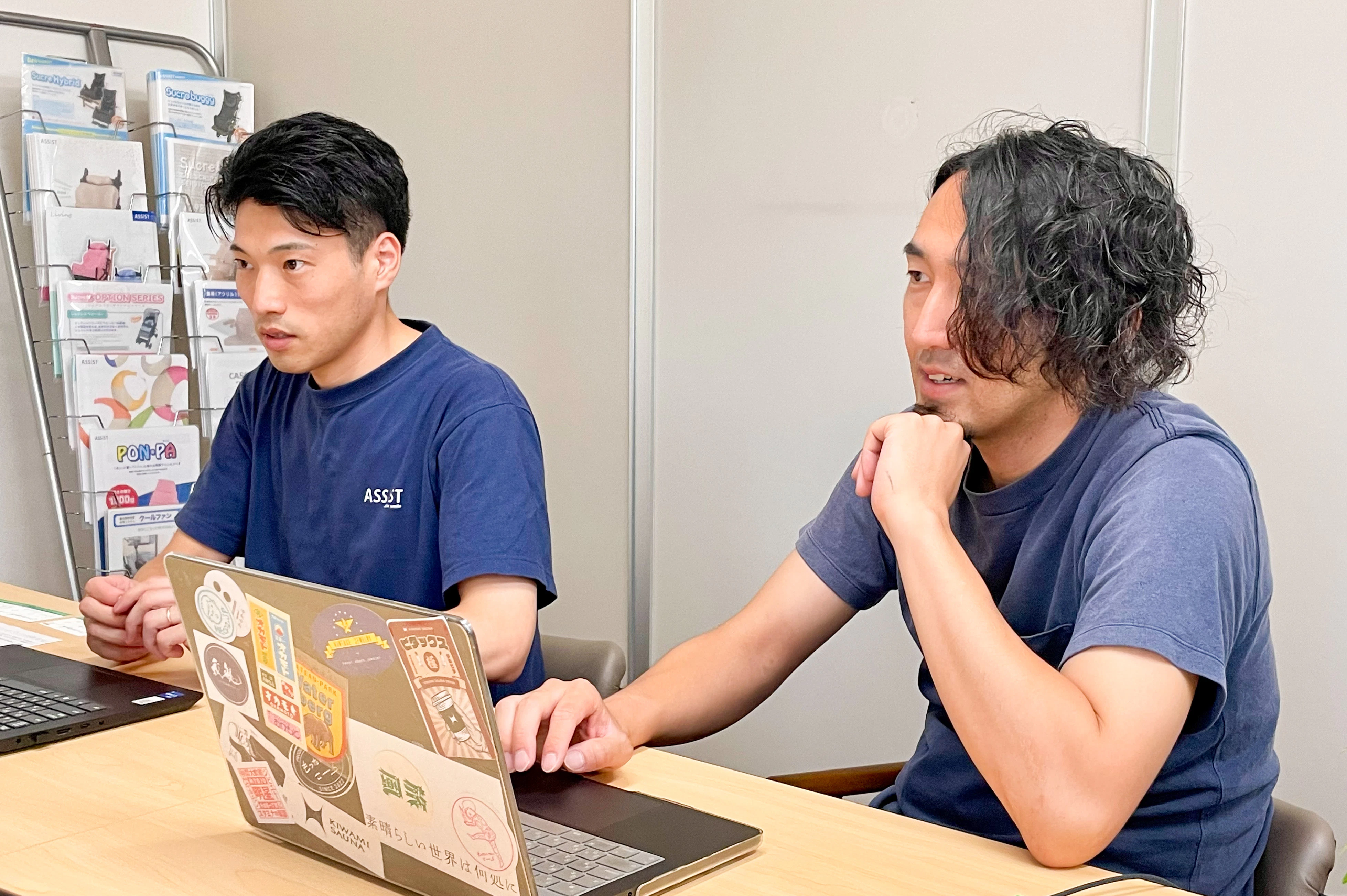 <p>株式会社アシスト<br>営業部　村上 玄様<br>営業部長補佐　大久保 雅弘様</p>