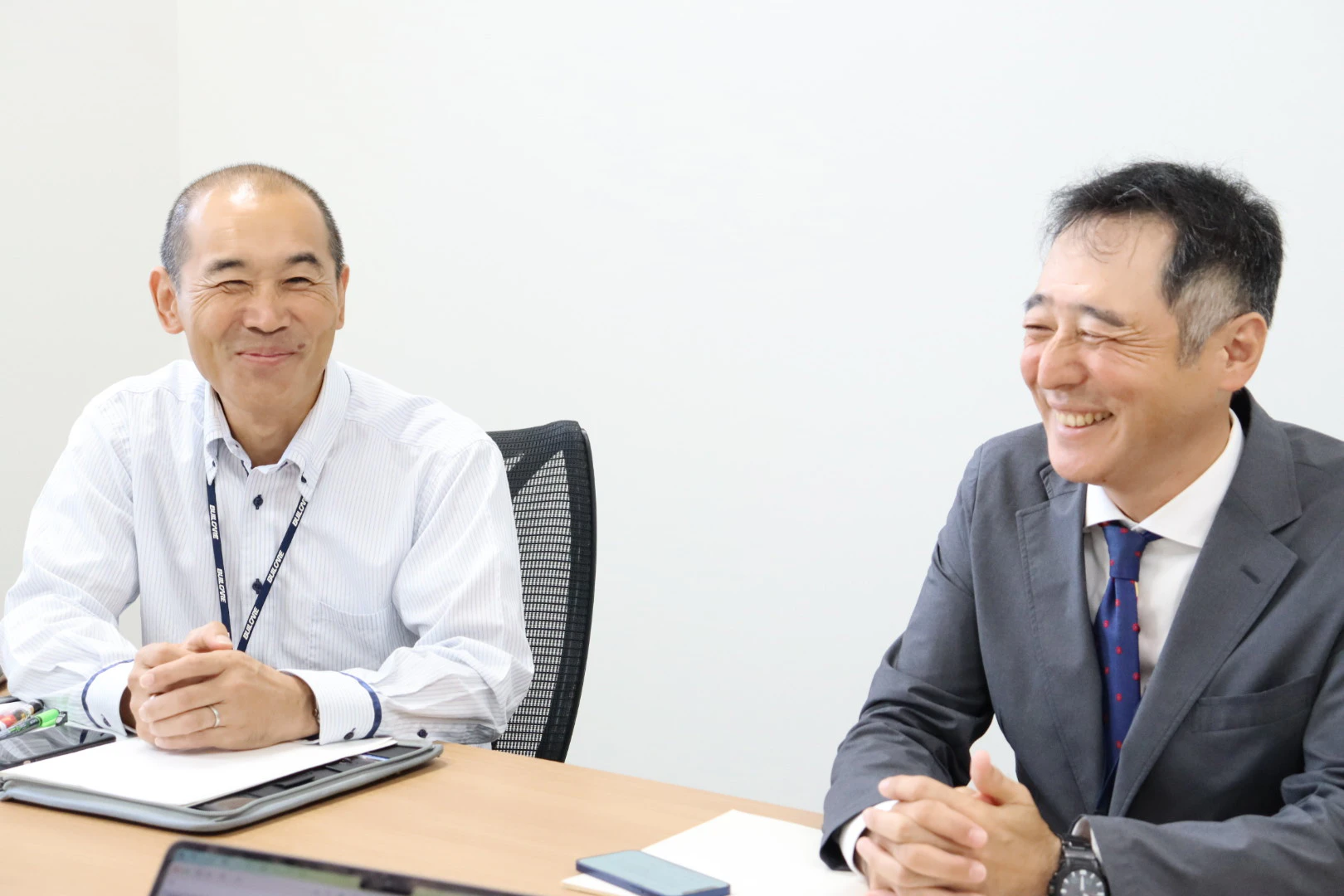 <p><span style="color:black">株式会社日立ビルシステム</span><br><span style="color:black">安全研究センター 安全企画部 部長</span>　<span style="color:black">松本良史様（左）</span><br><span style="color:black">安全推進本部安全管制センターセンター長</span>　<span style="color:black">古田浩久様（右）</span><br><br></p>