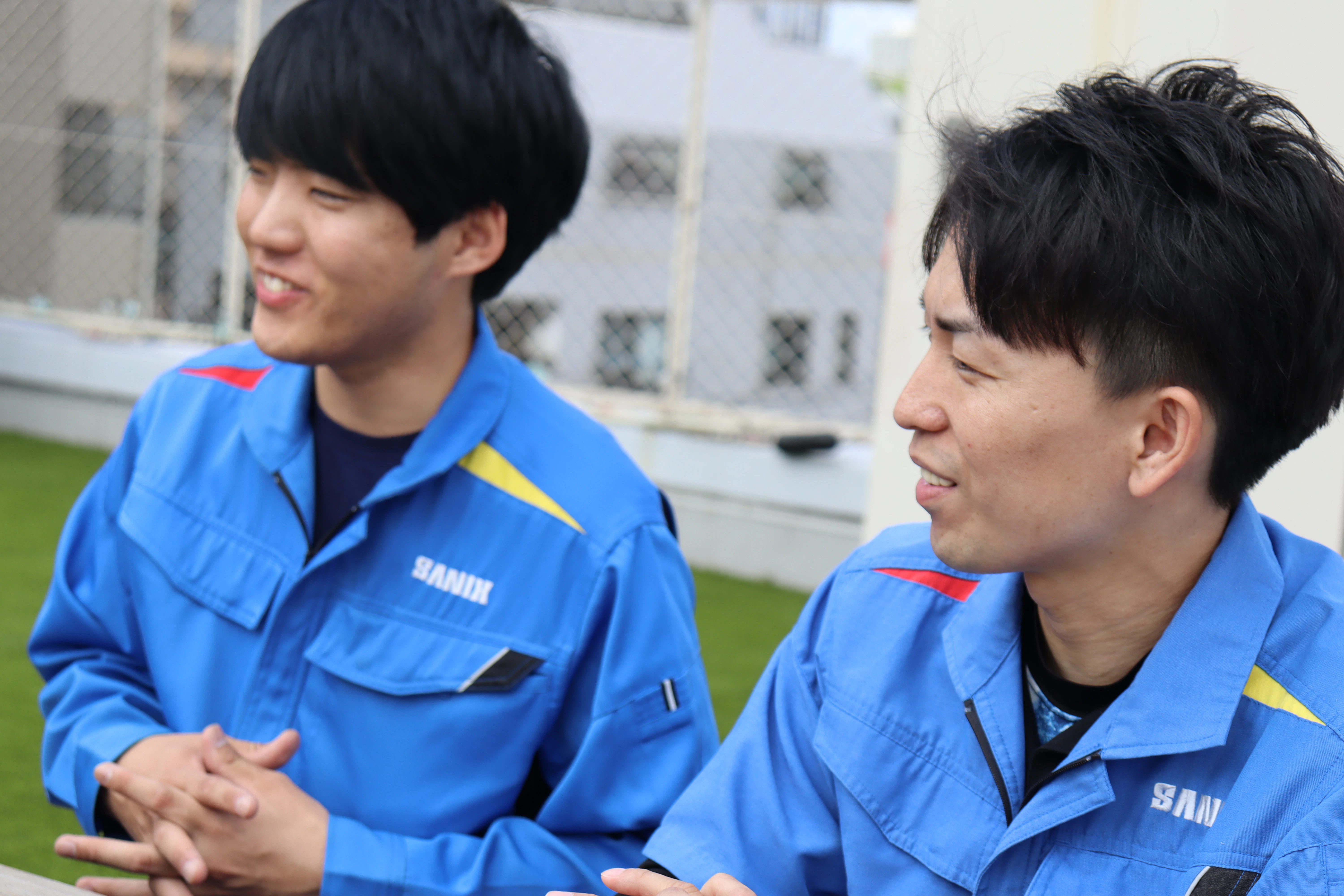 <p>株式会社サニックス<br>PV事業本部 技術部 副主任　原田修一様（右）<br><br>PV埼玉支店　大塚健太様（左）<br><br><span style="font-size: 0.75em">※社名は取材当時のもの。現社名「株式会社サニックスエンジニア リング」</span></p>