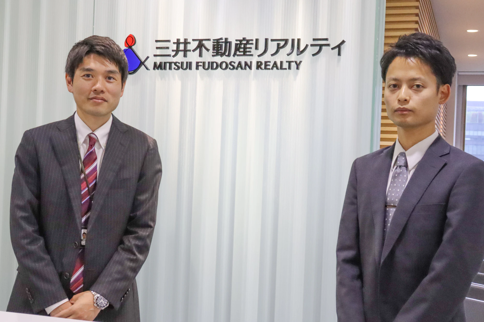 <p>三井不動産リアルティ株式会社<br>シェアリング事業本部 品質管理部 機器運営グループ　グループ長　川井規文様（左）<br><br>アソシエイト　関口 翼様（右）</p>