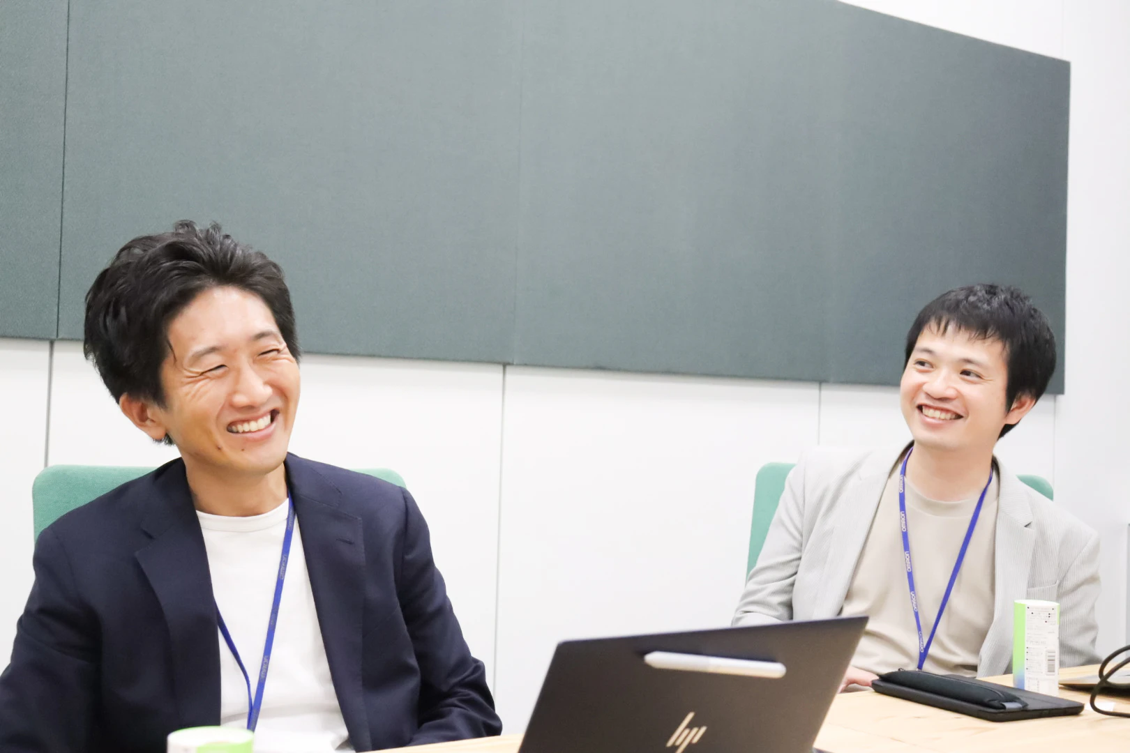 <p>オムロン ソーシアルソリューションズ株式会社<br>エネルギーソリューション事業本部<br>エネルギーサービス本部 サービス企画開発部<br>サービス運用企画グループ リーダー　主査　入江知也様（左）<br>&nbsp;<br>サービス開発グループ リーダー　主査　中井琢也様（右）</p>