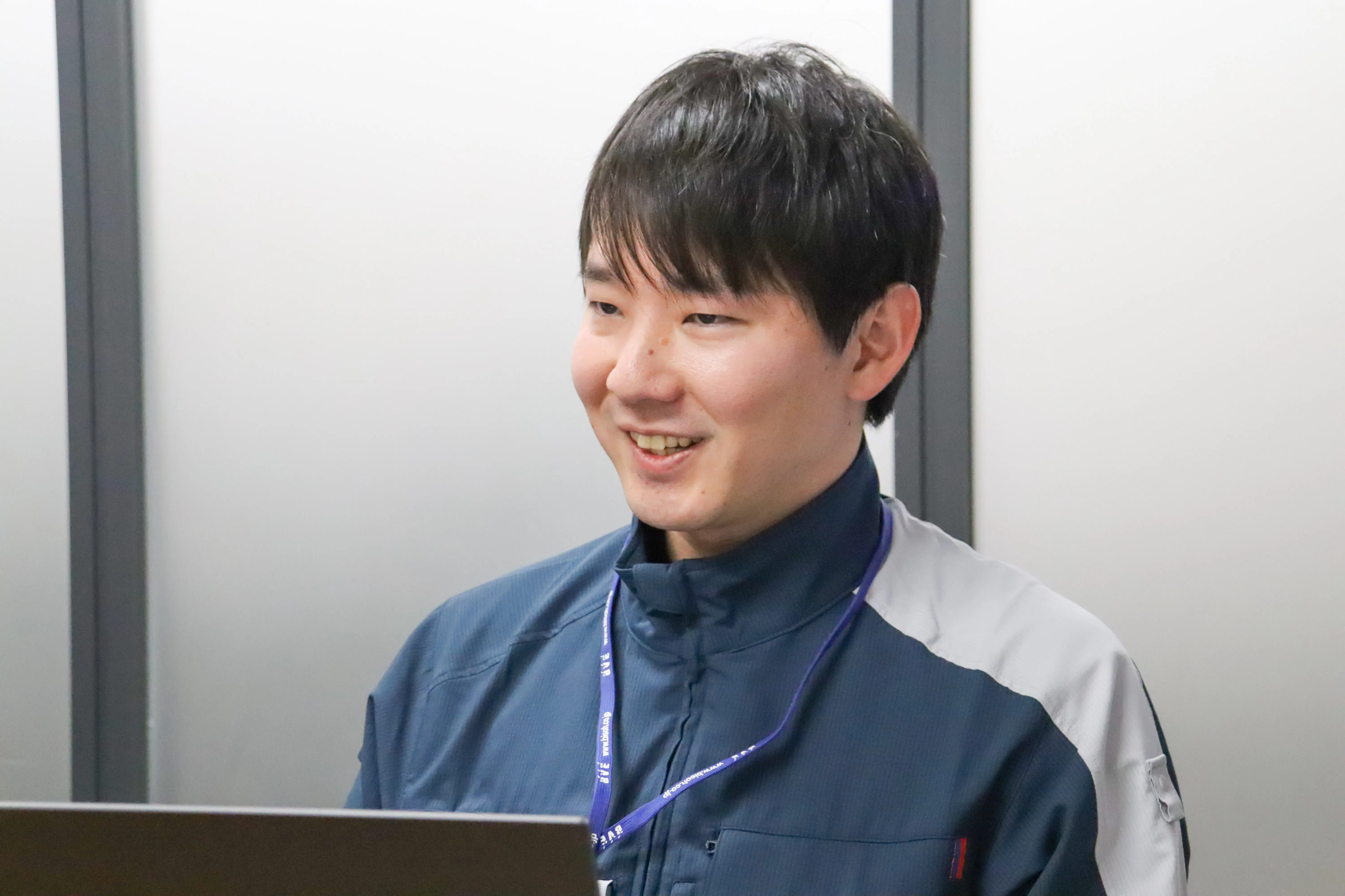 <p>日本ビソー株式会社<br>外装工事事業本部 技術統括部 施工技術担当 <br>佐藤翔哉様</p>