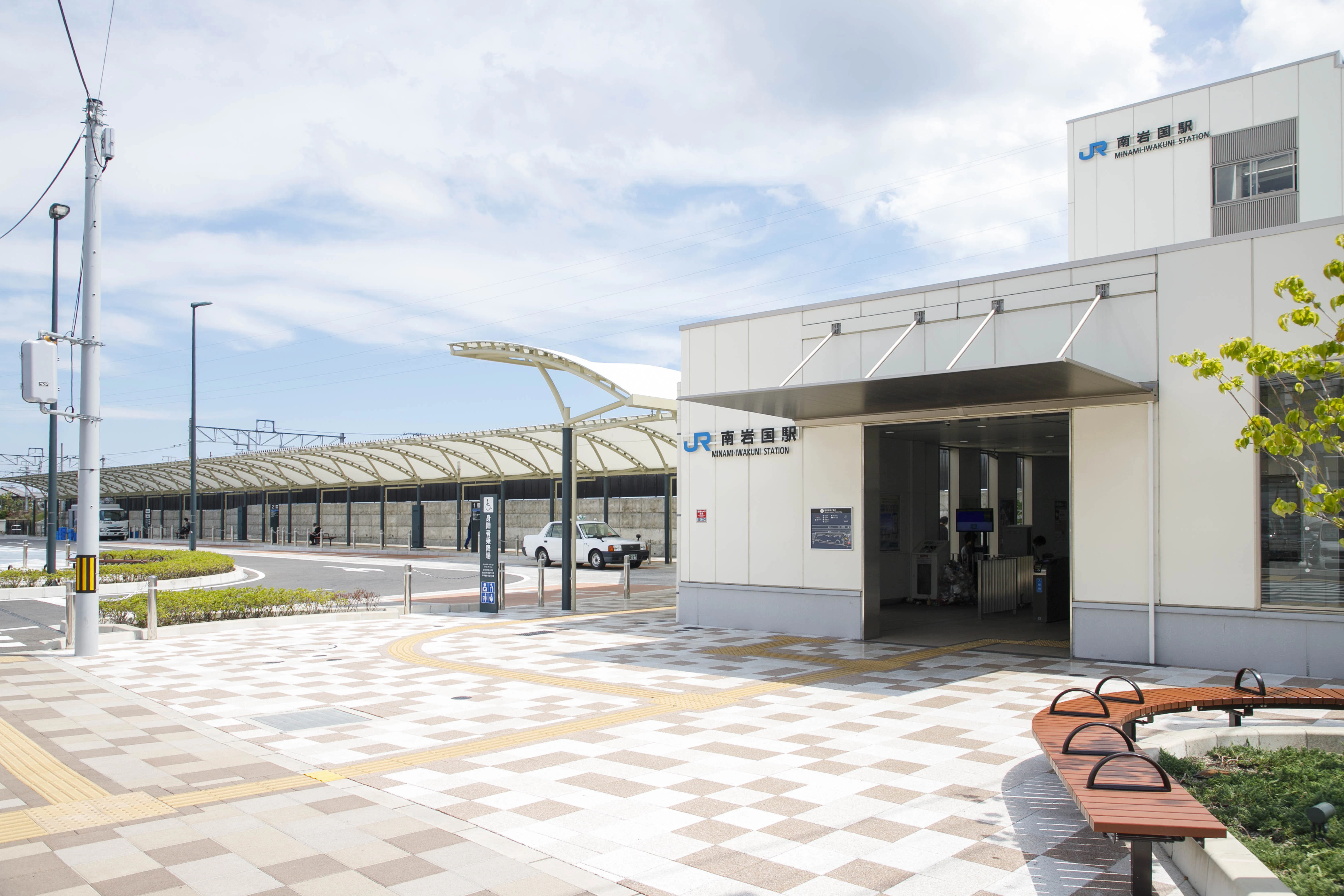 南岩国駅ロータリー