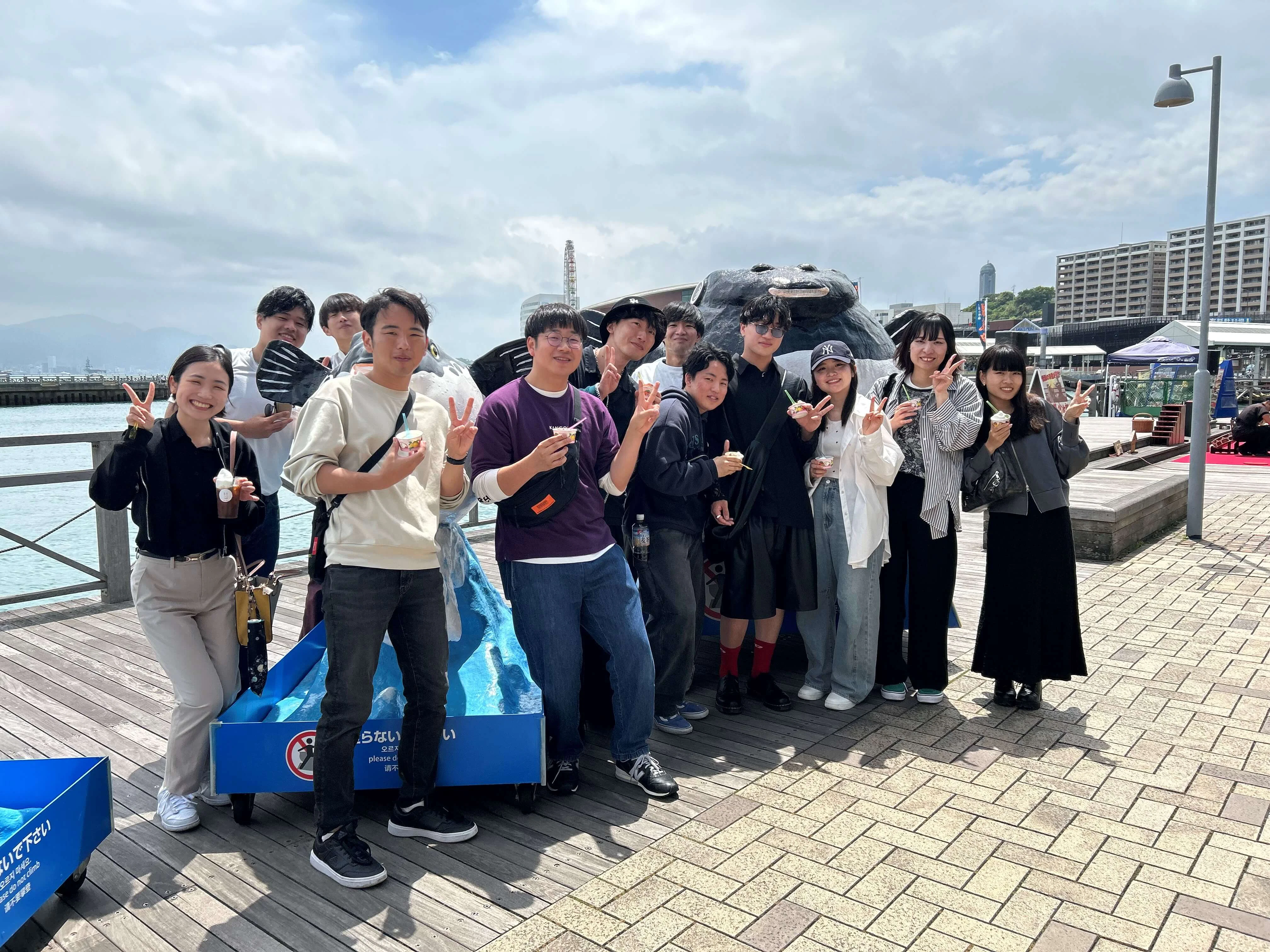 下関で同期らによる記念撮影