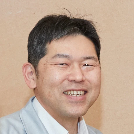 後列左：桐野智明さん