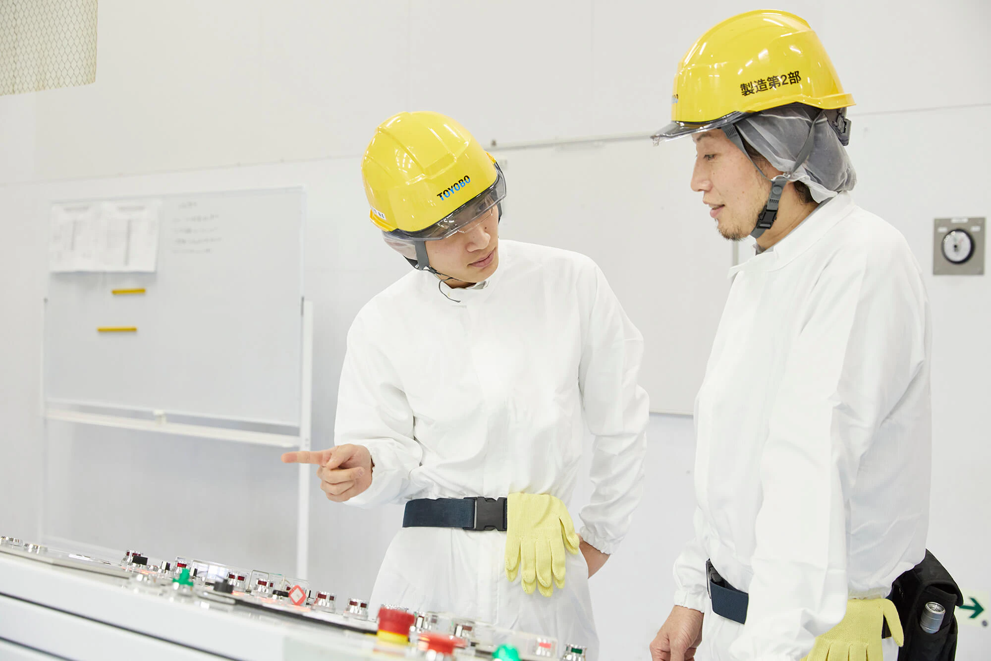 作業をしている佐野さんと早川さん