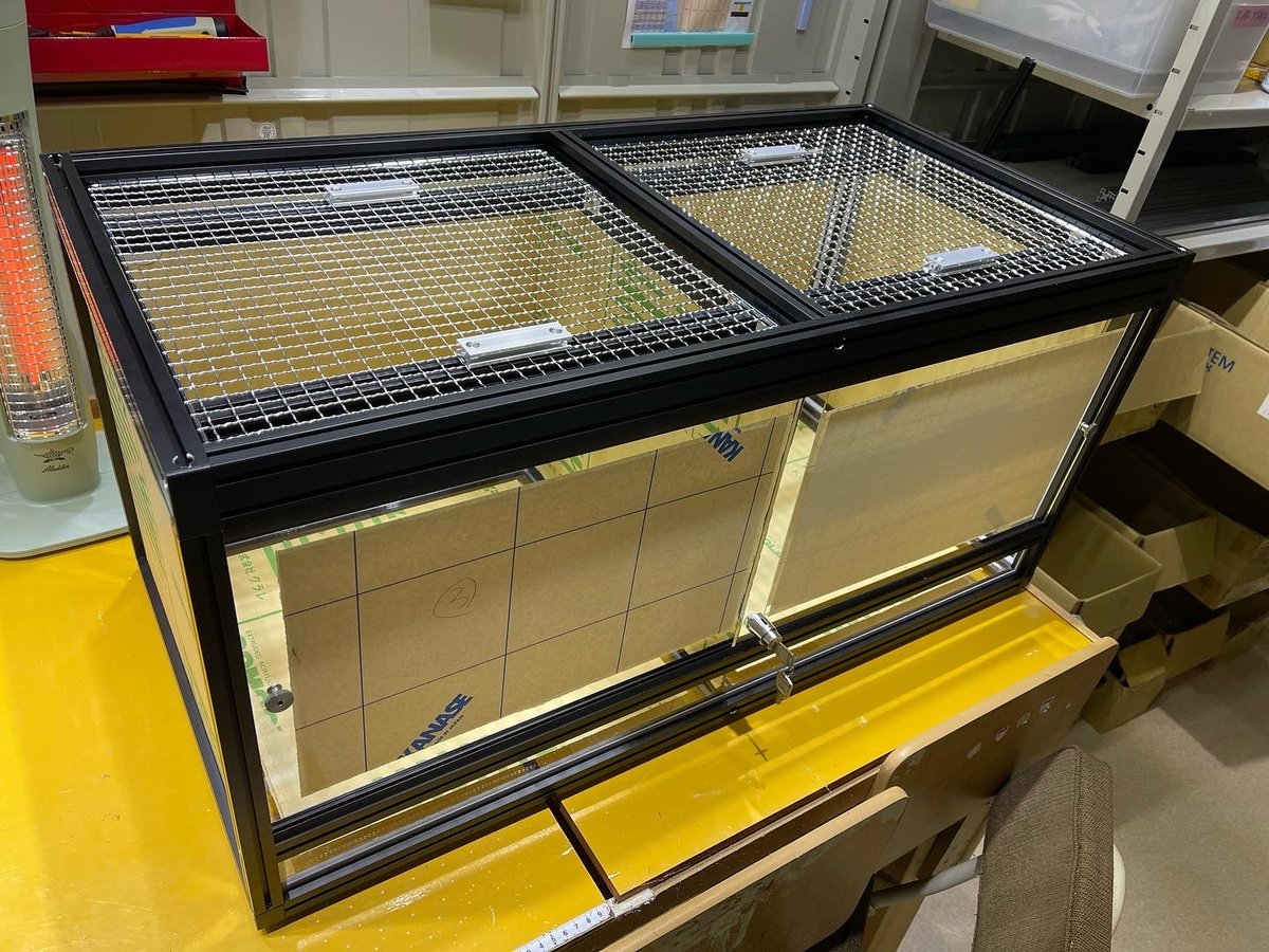 前窓付き　TypeCケージでの2室分け仕様の画像