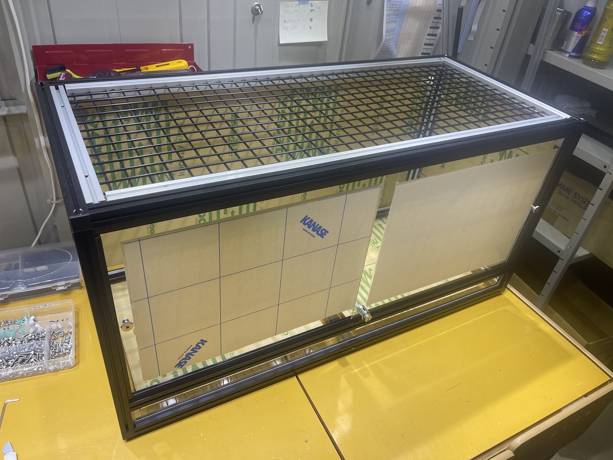 【爬虫類飼い主さん必見!】ブラックフレーム×金網天板を両立!脱走防止対策も万全なこだわりオーダーケージ🐍✨の画像
