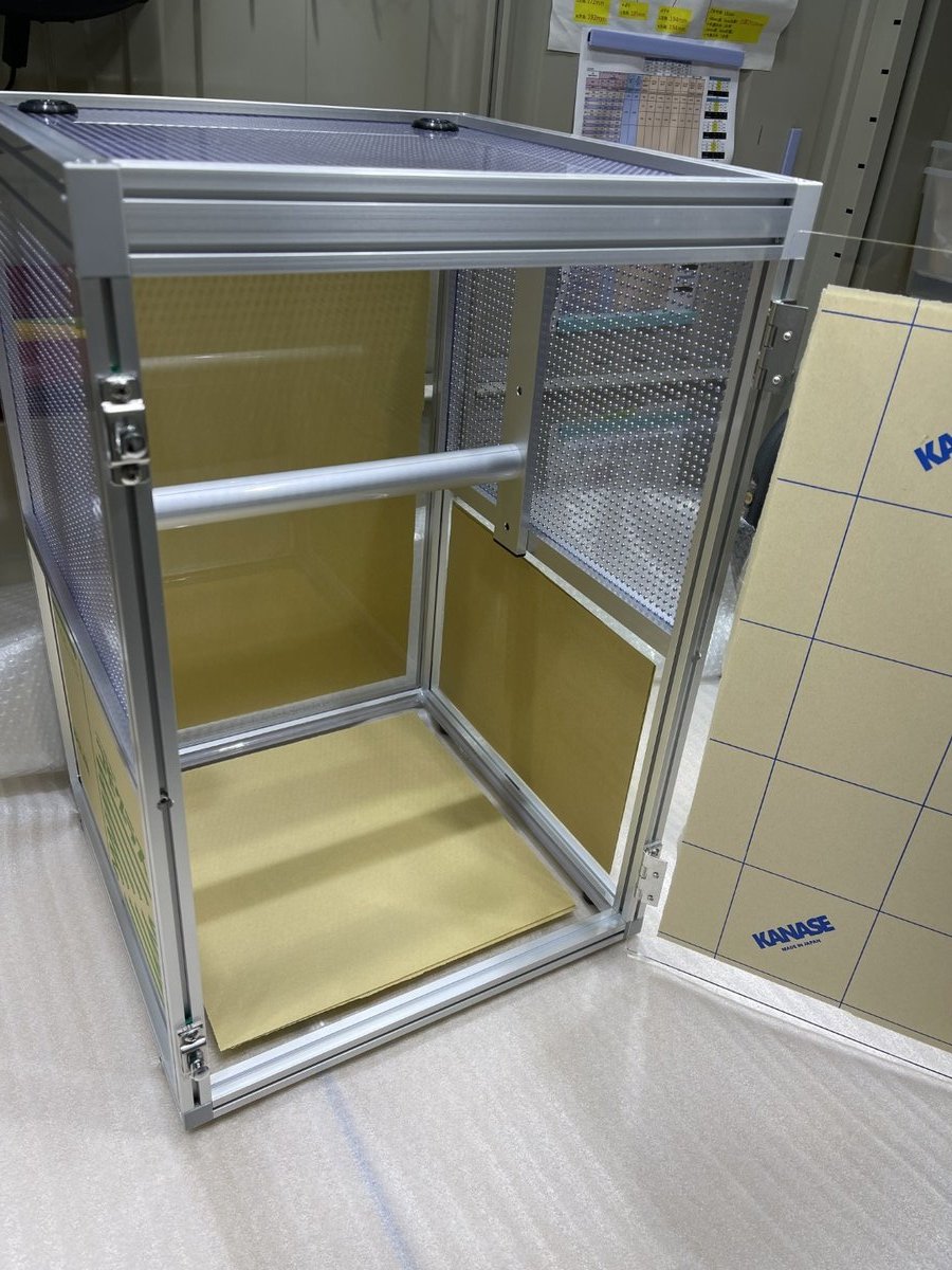 グリーンパイソン向け　止まり木付きケージの画像