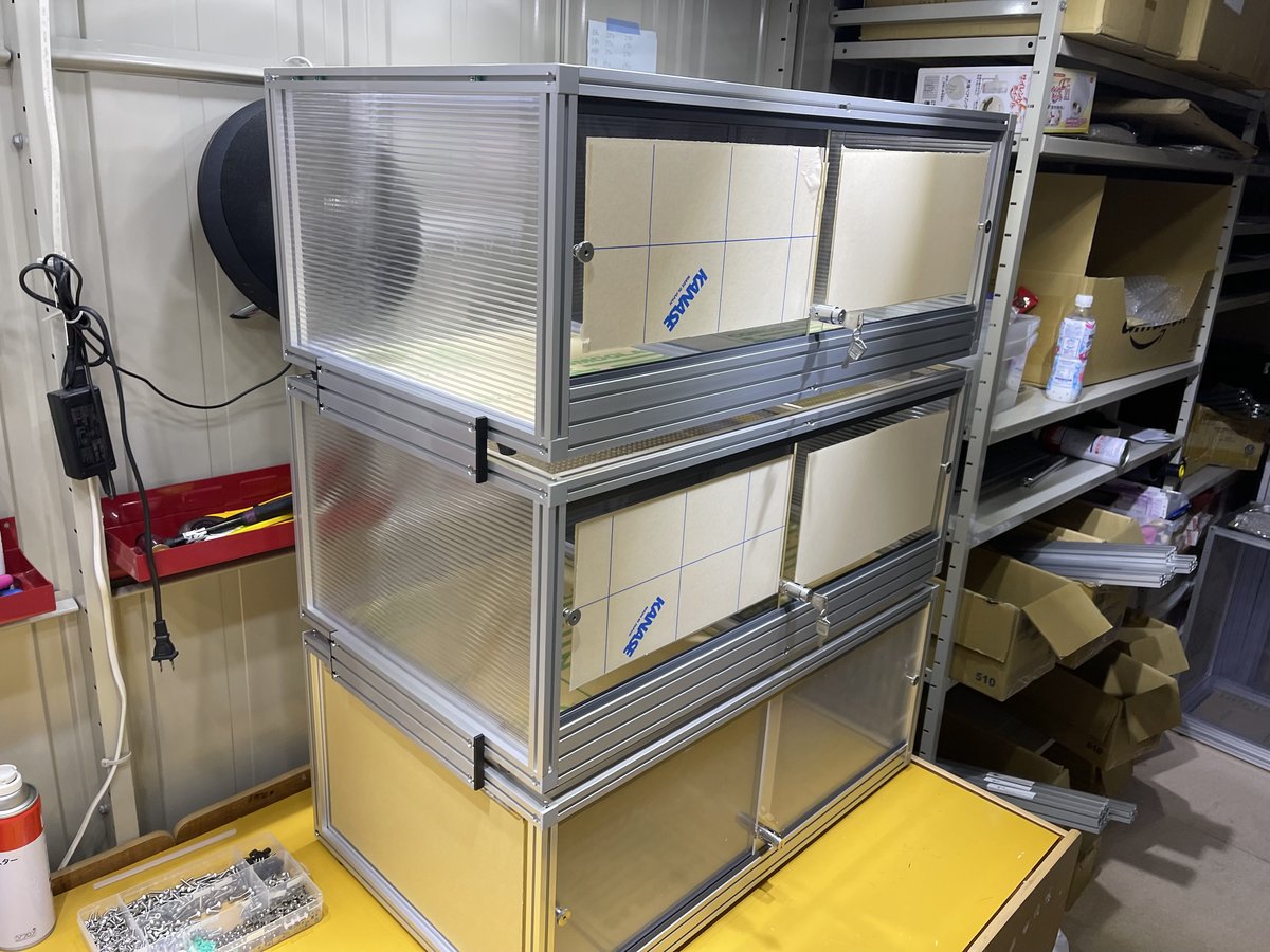 ボールパイソン　2室分けケージ　3段積の画像