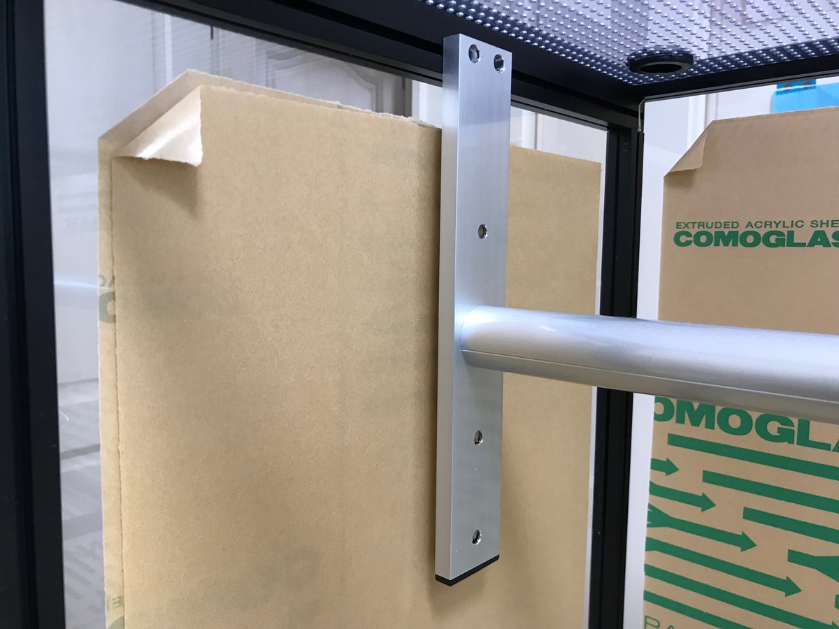 TypeC　幅、高さが広い止まり木付きケージの画像