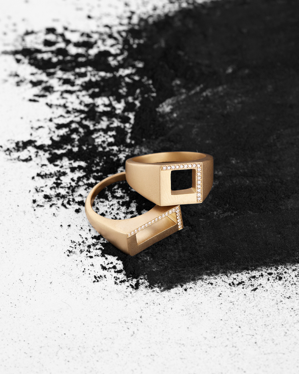 HOLIDAY COLLECTION 2025