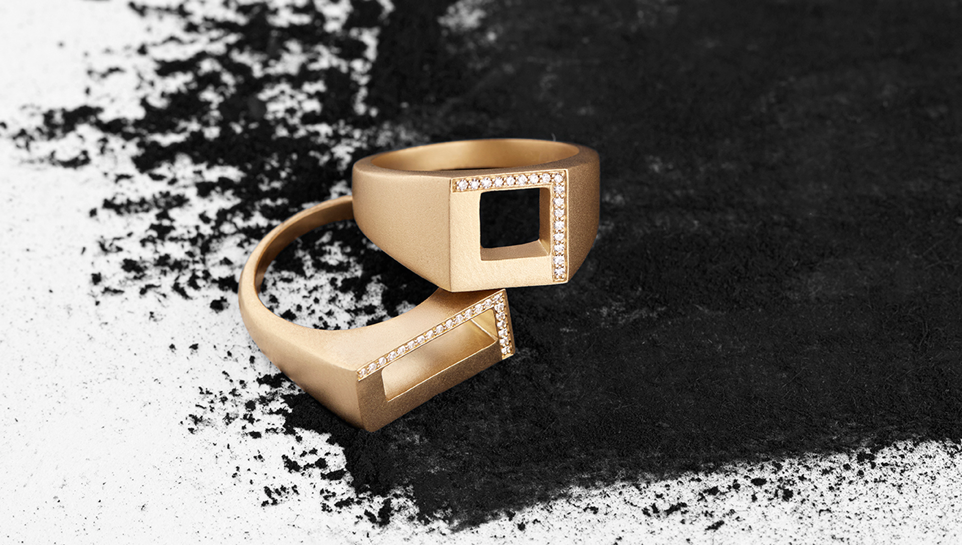 HOLIDAY COLLECTION 2025