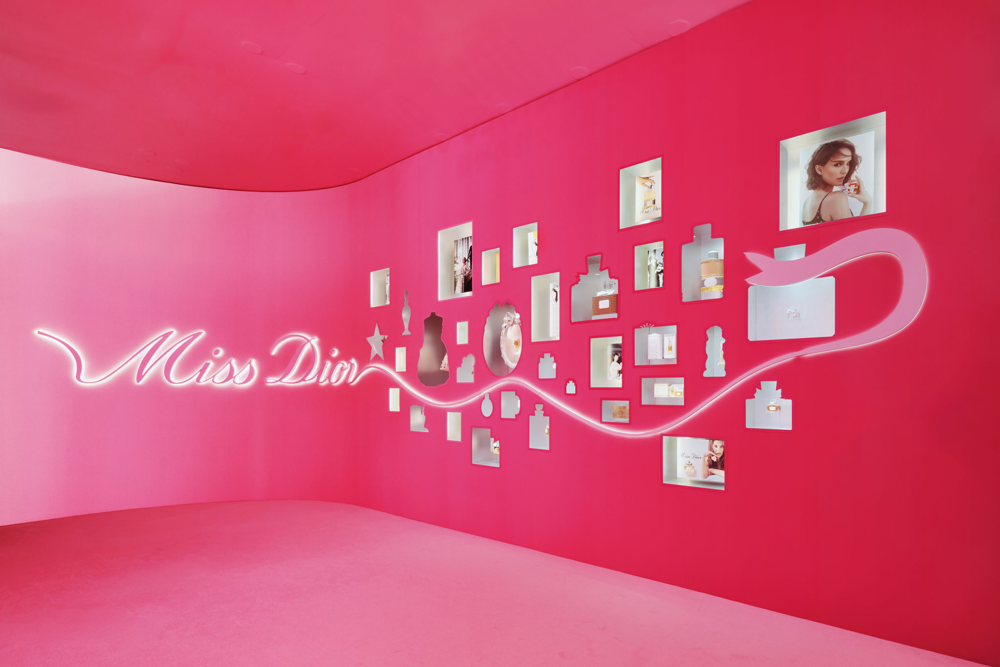 Miss Dior Exhibition Stories of a Miss_index