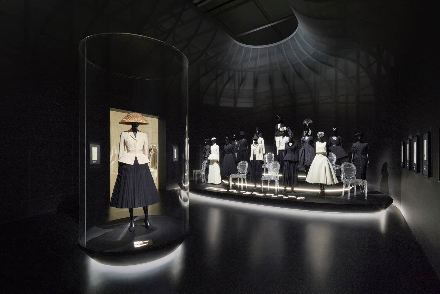 CHRISTIAN DIOR: DESIGNER OF DREAMS_index
