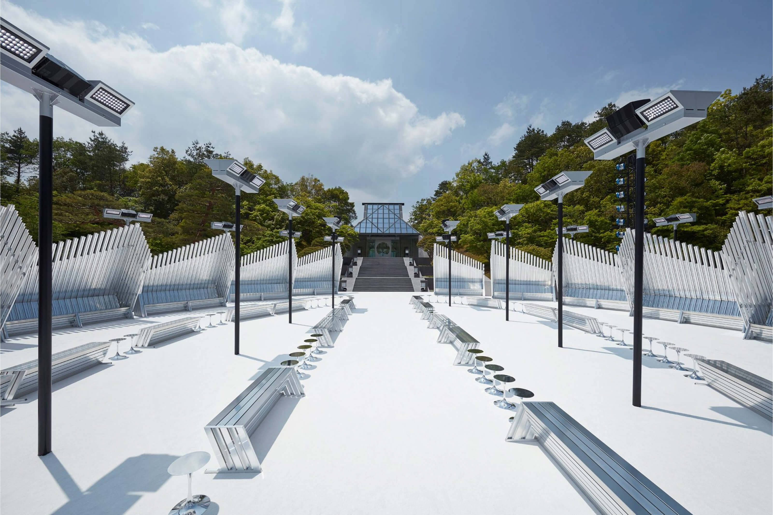 LOUIS VUITTON Cruise 2018 Show