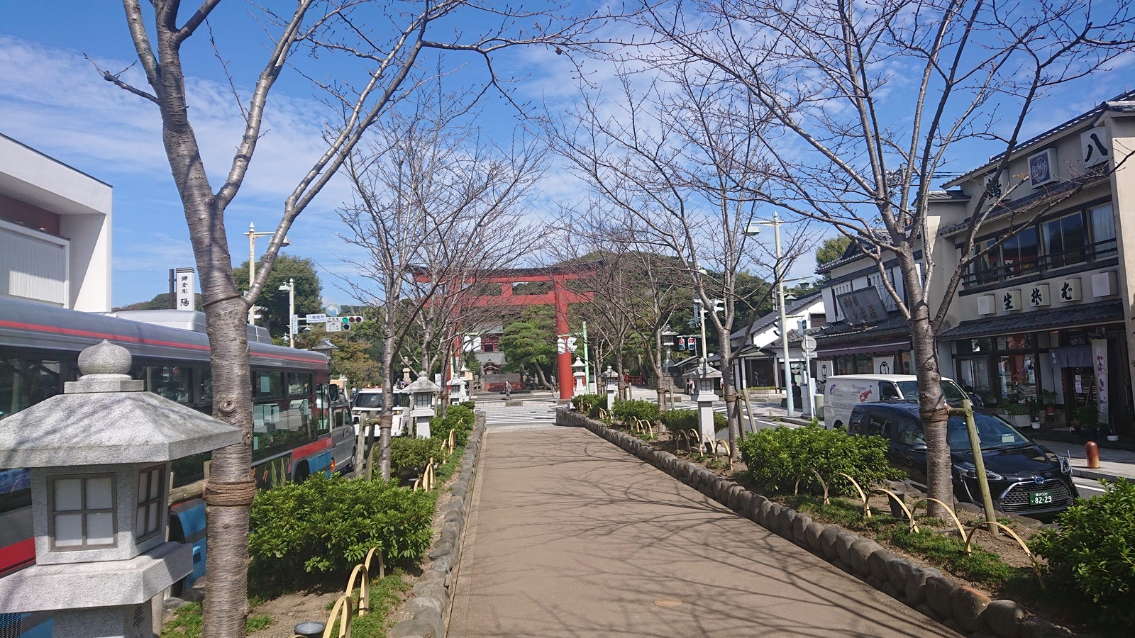 鶴岡八幡宮の入り口の鳥居画像です