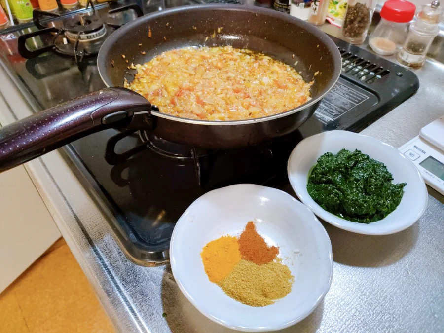 ルーツはイギリス!? 無類のカレー好きは休日にはカレーを仕込む！