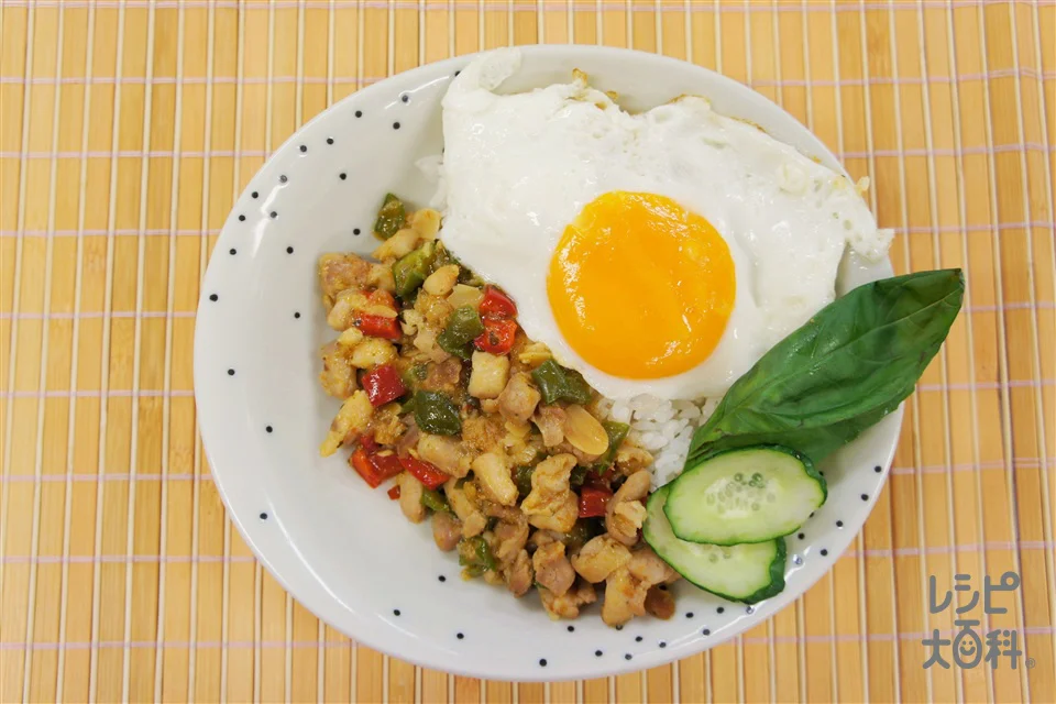 ガパオライス(鶏肉のバジル炒めご飯)