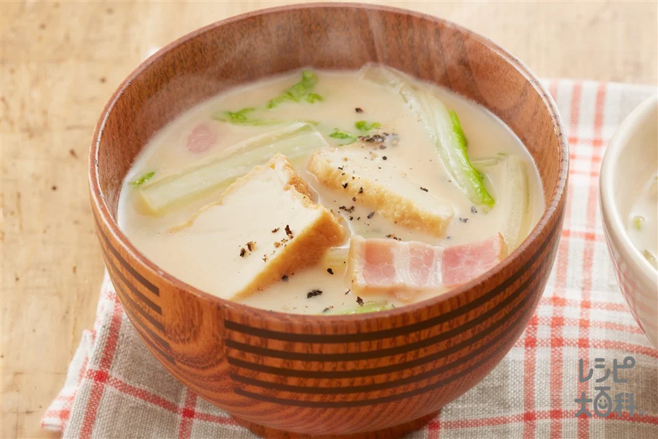 厚揚げと白菜のミルクみそ汁
