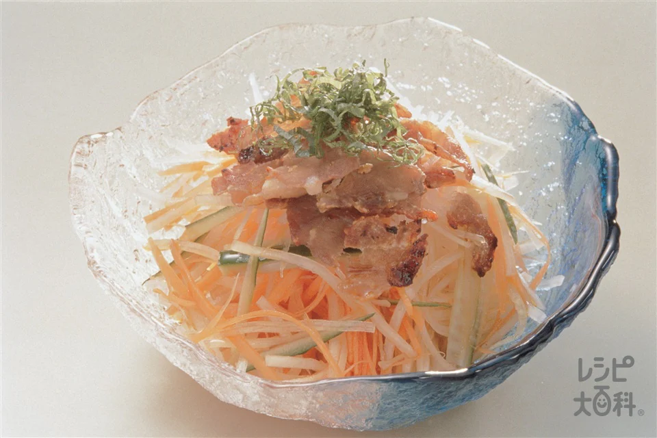 カリカリ豚肉のサラダ 和風ドレッシング