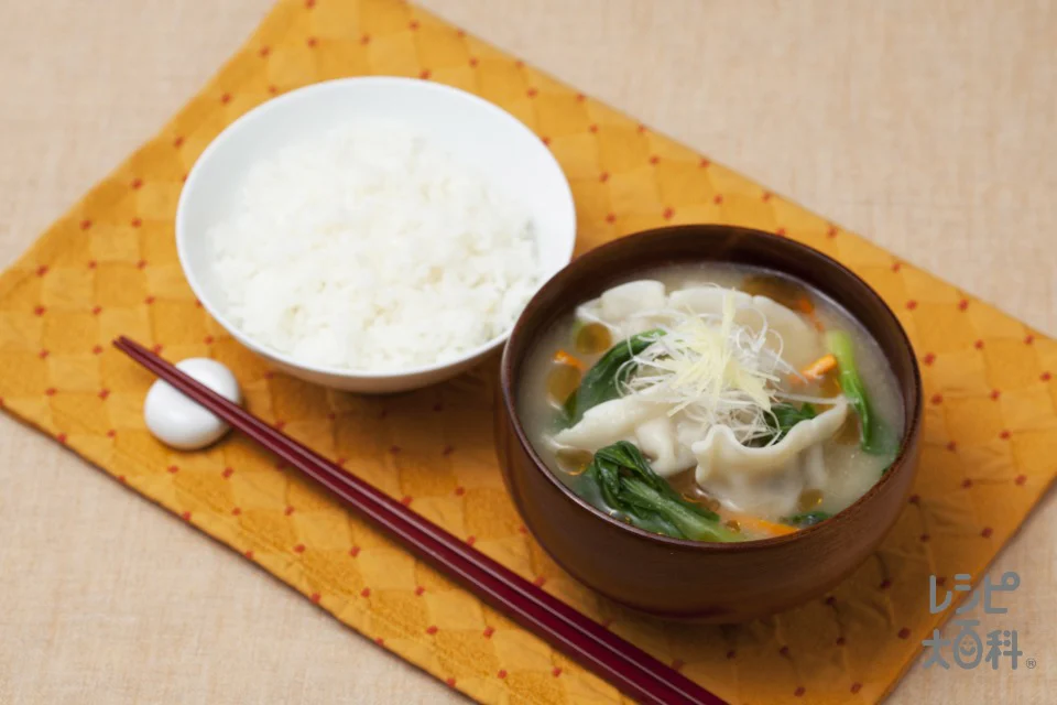 彩り野菜と水餃子の絶品汁