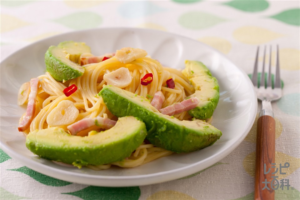 アボカドとベーコンのペペロンチーノの作り方 | レシピ |【味の素パーク】
