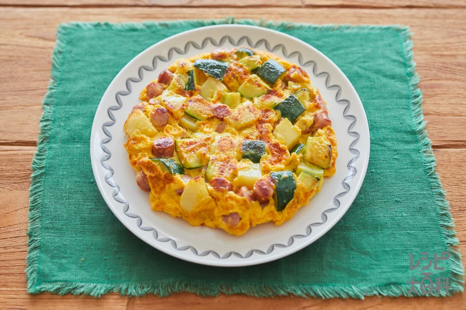 ズッキーニとソーセージのイタリアンオムレツ