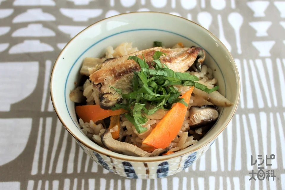 さんまと根菜の炊き込みご飯<塩分控えめ>