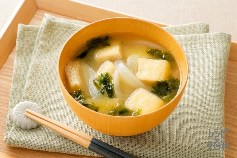 青さのり香る　油揚げと玉ねぎのおみそ汁