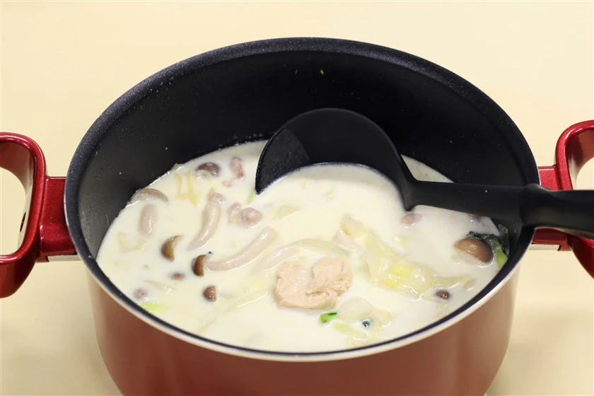 たっぷり野菜と鶏もも肉のミルクスープのつくり方_3_1