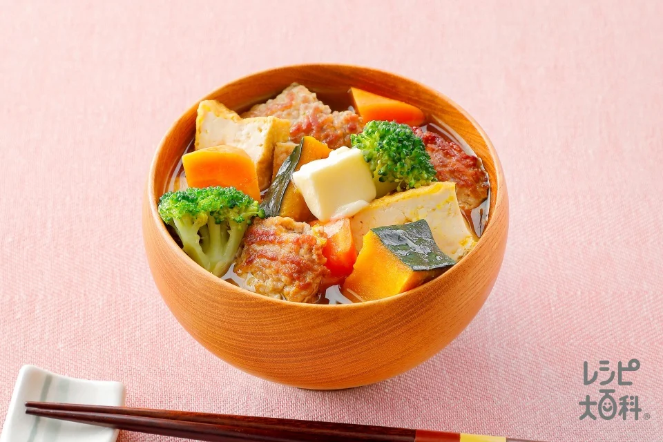 ゴロゴロそぼろとかぼちゃのバターみそ汁