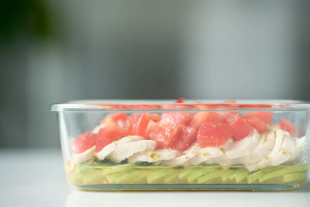 重ねる順番がポイント。いちばん下に味が馴染みにくいもの、次にたんぱく質、うま味の出る食材を重ねる。