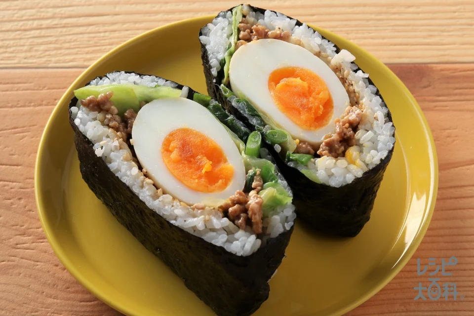 具リッチ肉みそキャベツおにぎり