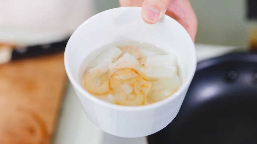 溶かし水まで有効活用する「シーフードとあまり野菜のチヂミ」
