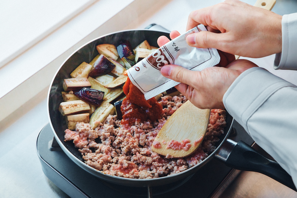 味よし、色よしでごはんが進む！「Cook Do® きょうの大皿®」〈肉みそ