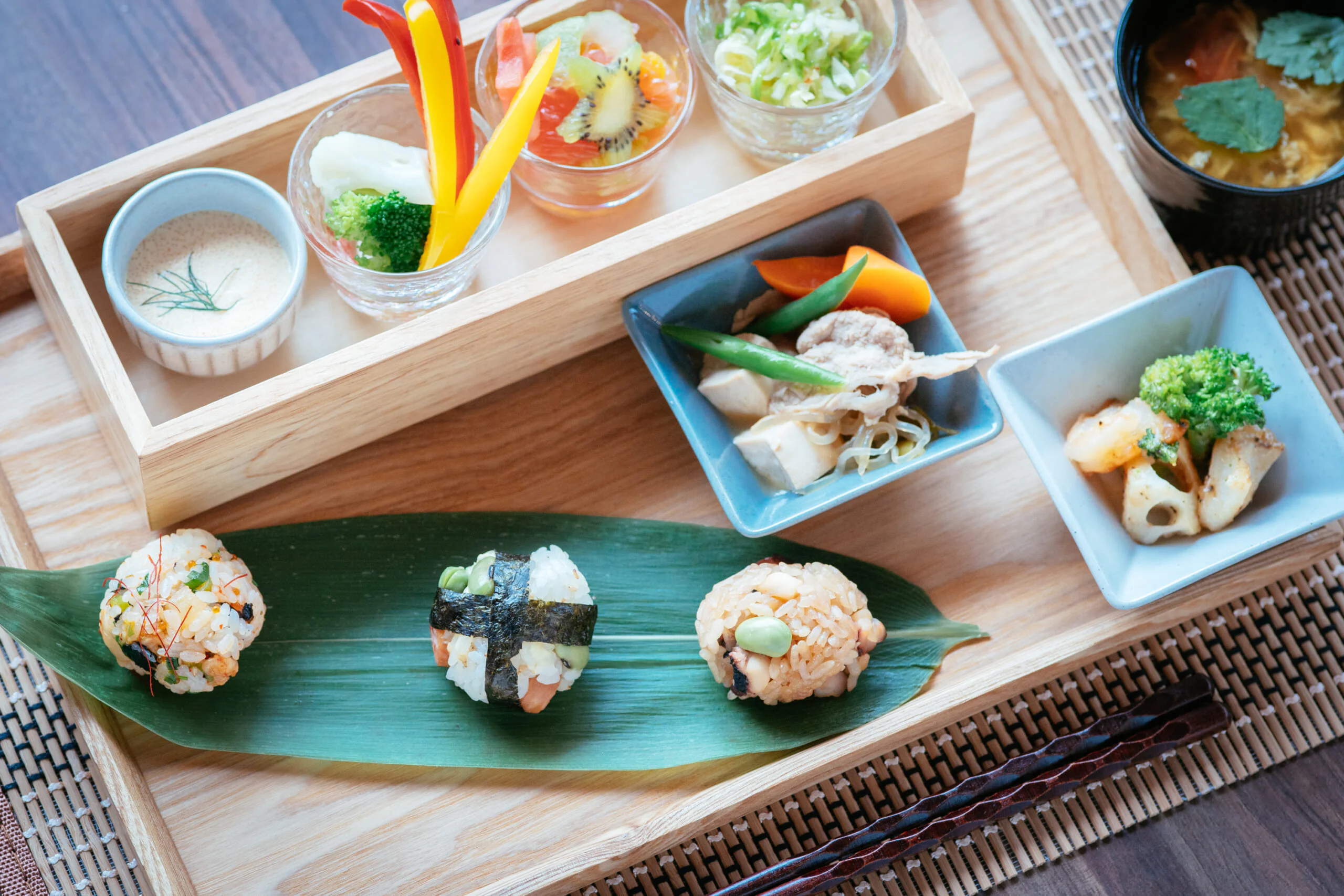 関係者向けイベントで提供された「ほんだし®」づくしのメニューたち。和食だけでなく、さまざまな料理に使えるのも魅力の一つ。