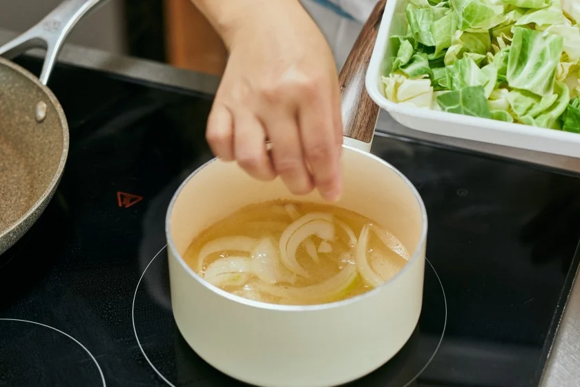 きぬさやとキャベツのみそ汁のつくり方_2_1