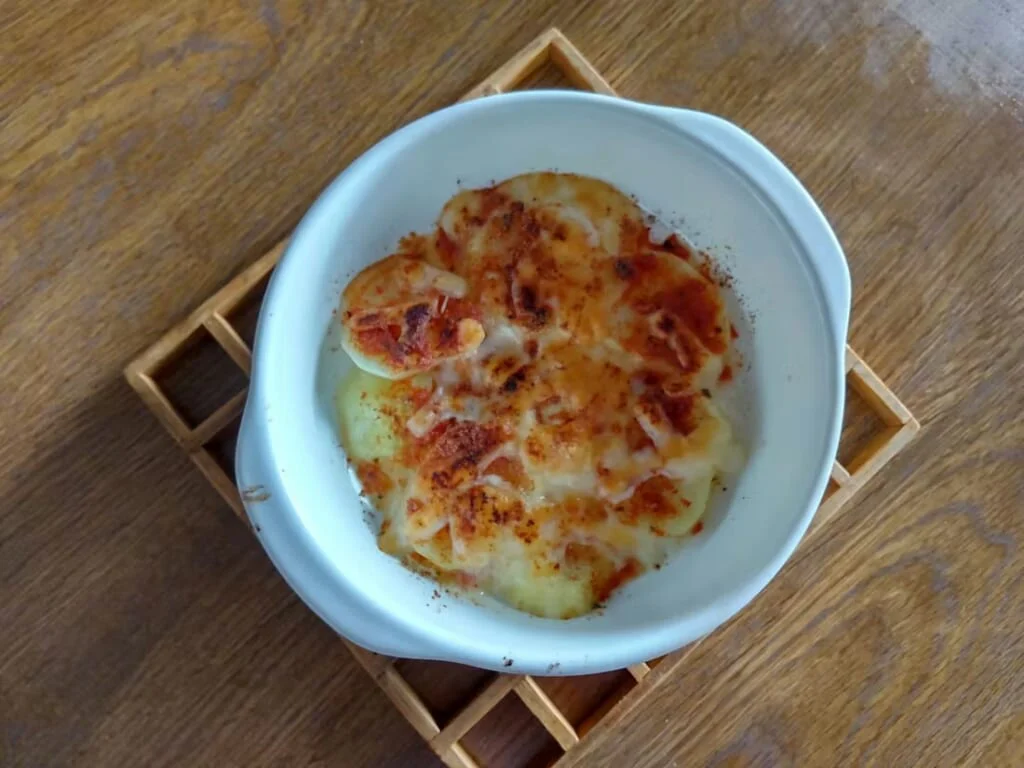 「じゃがいもとトマトのチーズ焼き」アレンジ (雪ん子さん)