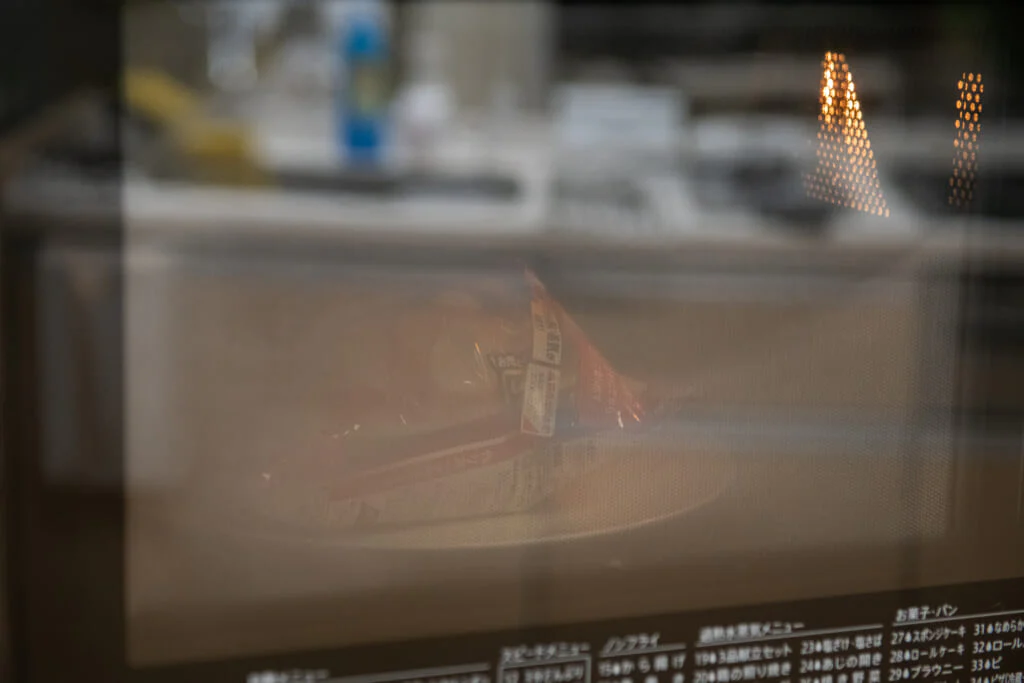 電子レンジ調理中に、汁物や副菜を作ったり、別の家事をしたりすることもできるのが「ほったらかし調理」のいいところ