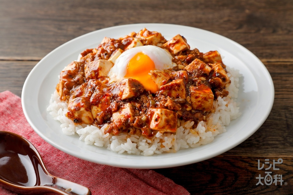 麻辣麻婆の温玉丼