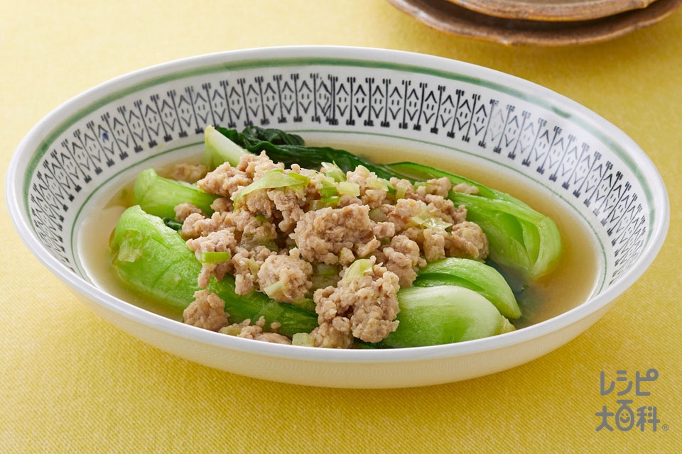 鶏ひき肉とチンゲン菜の炒め物